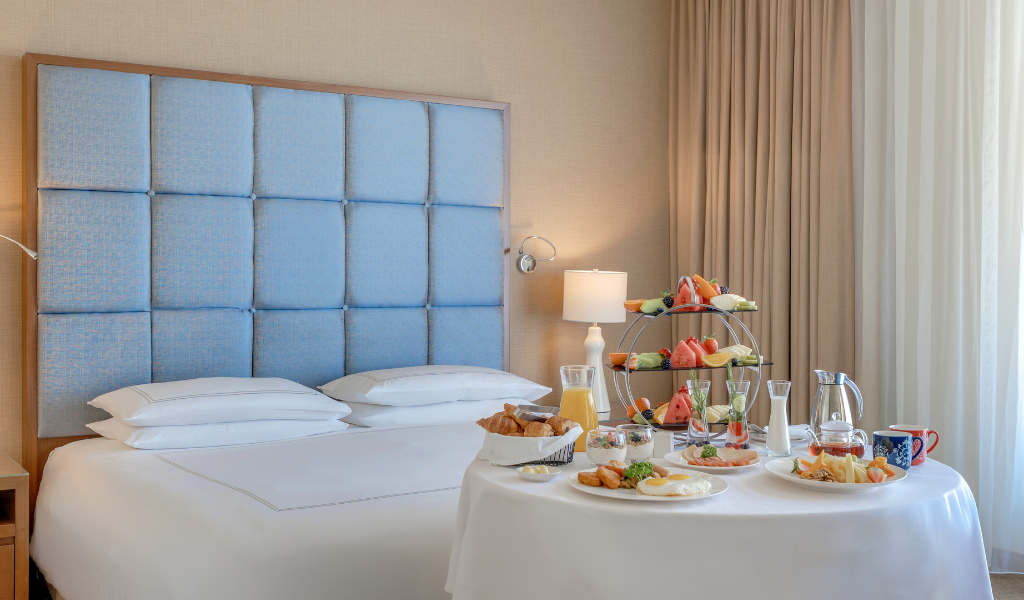 Deluxe King Room at Swissotel Al Ghurair